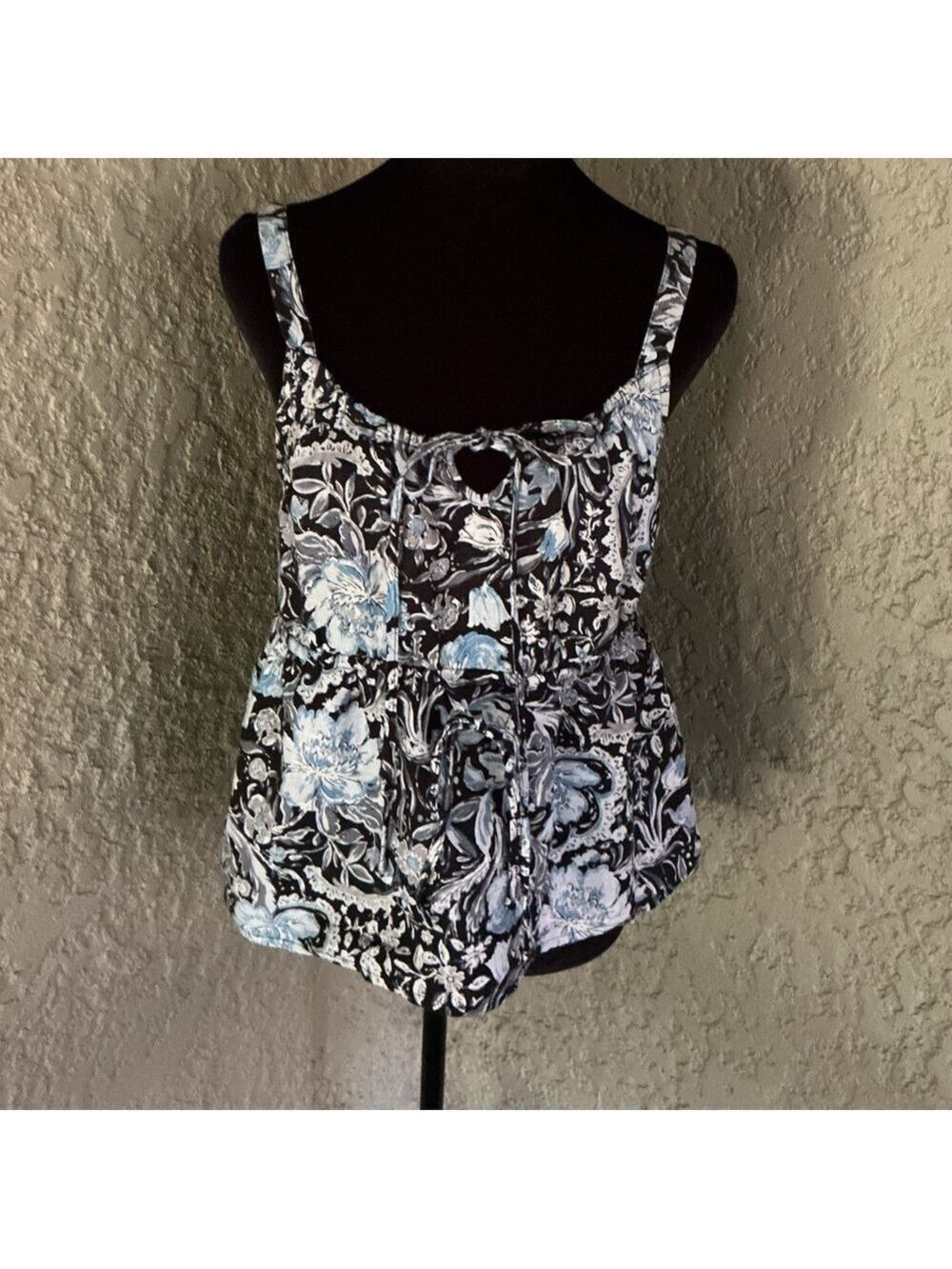 Tahari Women’s 100% Linen Floral Print Sleeveless Top / camisole Size M